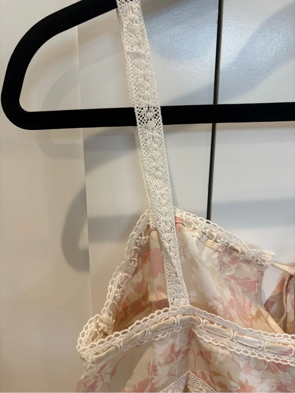 NEW Anthropologie floral Lace-Trim Camisole Tank Top - size MEDIUM